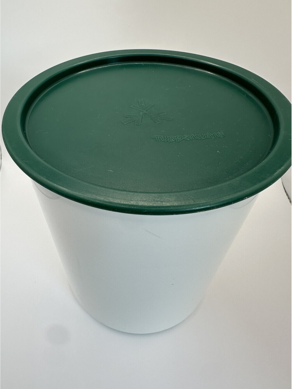 Vintage Tupperware One Touch (D) White w/Green Lid - Holds 17 Cups #2418A-2